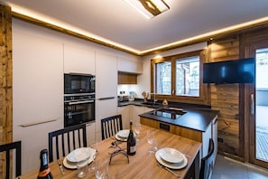 Fridge, oven, dishwasher, toaster
