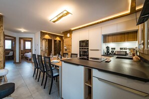 Fridge, oven, dishwasher, toaster