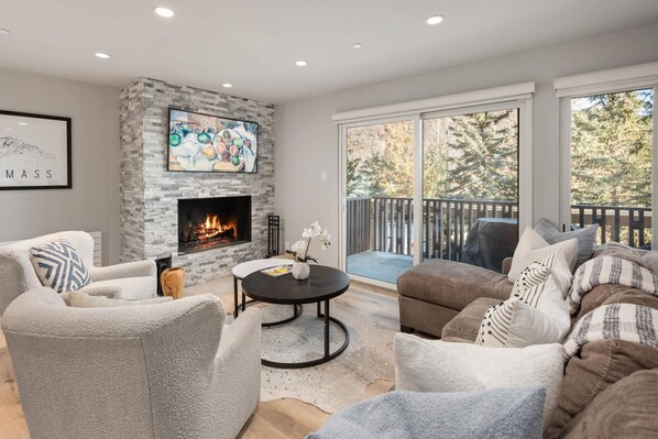 TV, fireplace, stereo