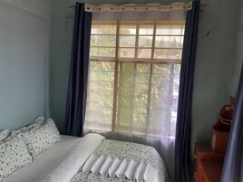 Standard Double Room | Desk, laptop workspace, free WiFi