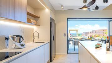 Réfrigérateur, micro-ondes, four, lave-vaisselle