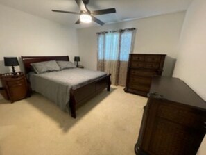 3 chambres, fer et planche à repasser, Wi-Fi gratuit, draps fournis