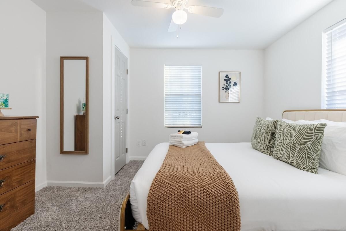 3 bedrooms, desk, iron/ironing board, free WiFi