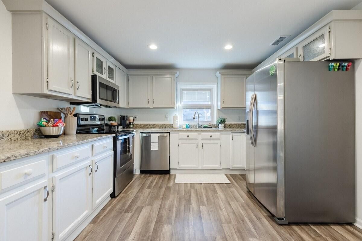 Refrigerador, microondas, horno y parrilla de estufa 