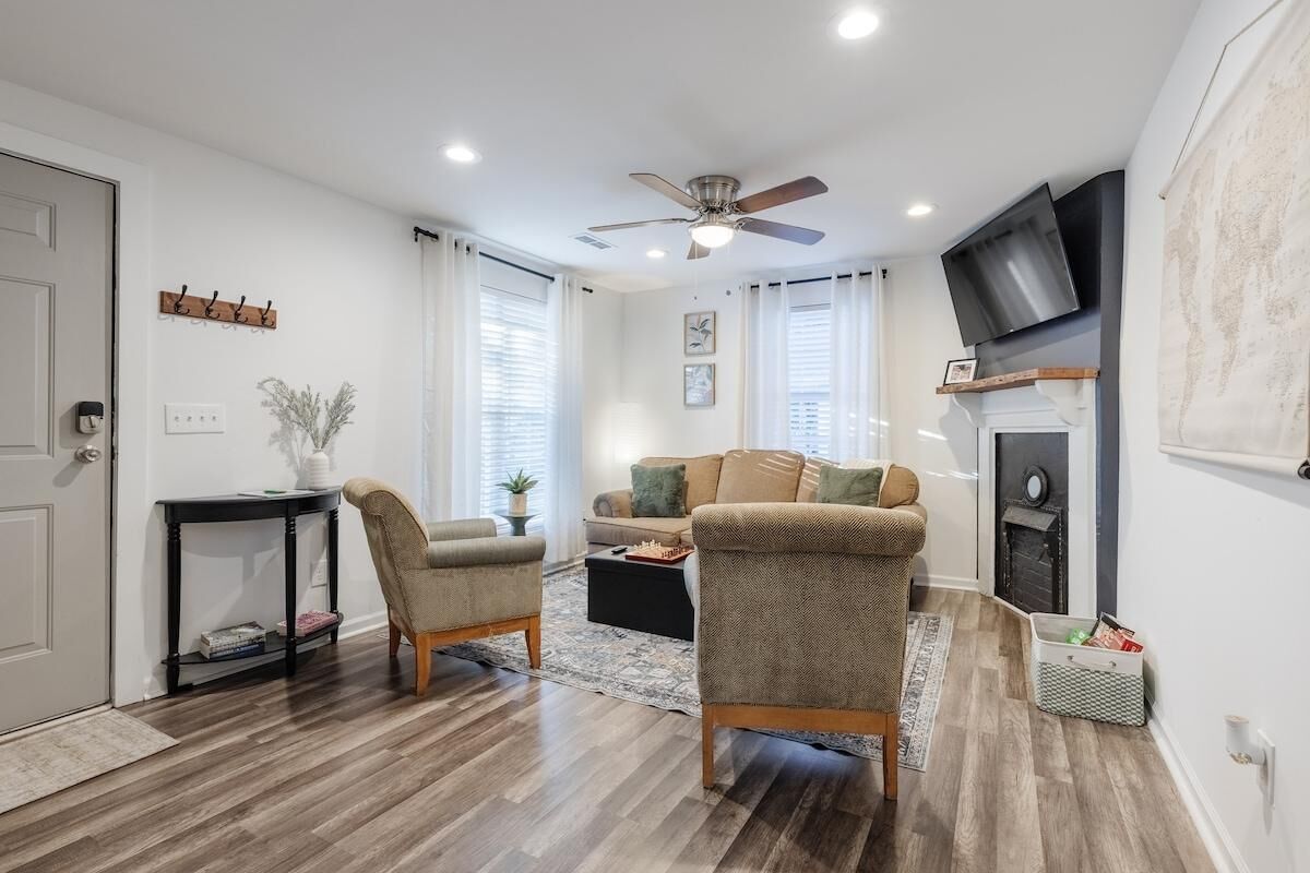 Een televisie en boeken