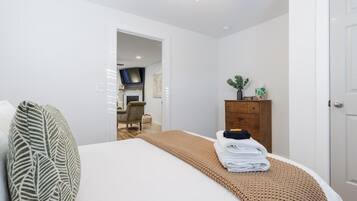 3 bedrooms, iron/ironing board, Internet, bed sheets