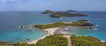 Private Oceanfront Villa with Beach Access: Siren's Song