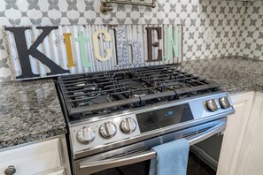 Coffee/tea maker, fridge, microwave, oven - Secret Garden | 8BR•Game Room•Fire Pit & Waffles! (Orem)