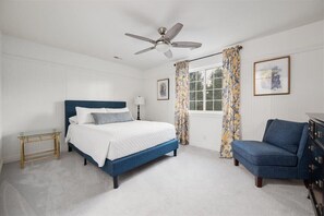 5 bedrooms, iron/ironing board, travel crib, free WiFi - Chic Escape:Pet Friendly w/Modern Charm & Waffles! (Orem)