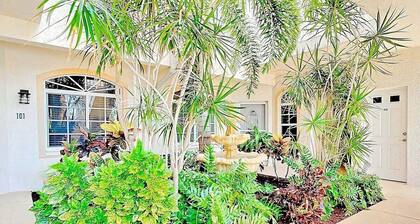 2/2 Condo On Venice Island - Minutes To Beaches - Breeze By the Sea