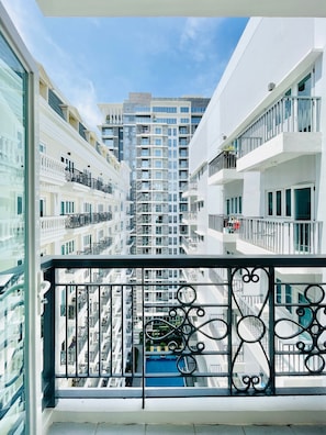 Comfort Studio, Balcony, Pool View | Balcony