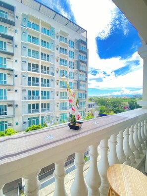 Condo Ville, 1 chambre, balcon, au bord de la piscine | Balcon