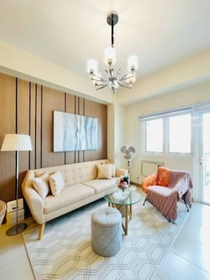 Signature Condo, 1 Bedroom, Balcony | Living room | 42-inch Smart TV with digital channels - LaFayette Park Square (Iloilo)