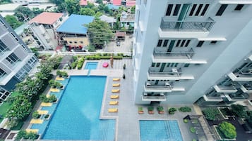 Kolam renang outdoor