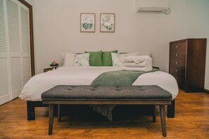 3 bedrooms, iron/ironing board, WiFi, bed sheets - Lovely 3-bedroom house in Tobyhanna with AC, WiFi (Tobyhanna)