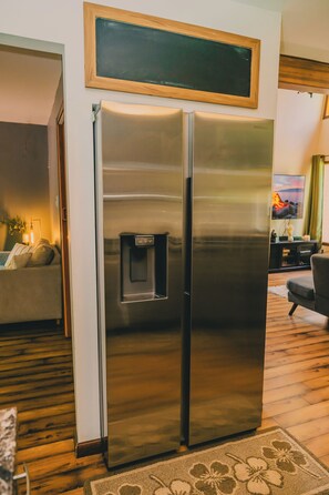 Interior - Lovely 3-bedroom house in Tobyhanna with AC, WiFi (Tobyhanna)