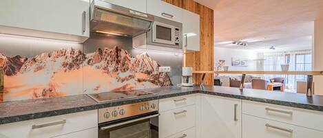 Fridge, microwave, oven, stovetop