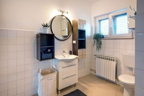 Family Apartment, 2 Bedrooms, Balcony (Spacious 2 Bedroom Apartment With) | Bathroom