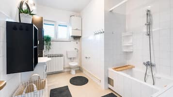 Family Apartment, 2 Bedrooms, Balcony (Spacious 2 Bedroom Apartment With) | Bathroom