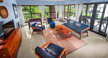 Villa Seaview North Bali — seafront villa with infinity pool, Bukti