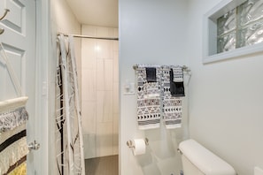 Hair dryer, towels - Lakefront Escape w/ Boat Docks in Hot Springs! (Hot Springs)