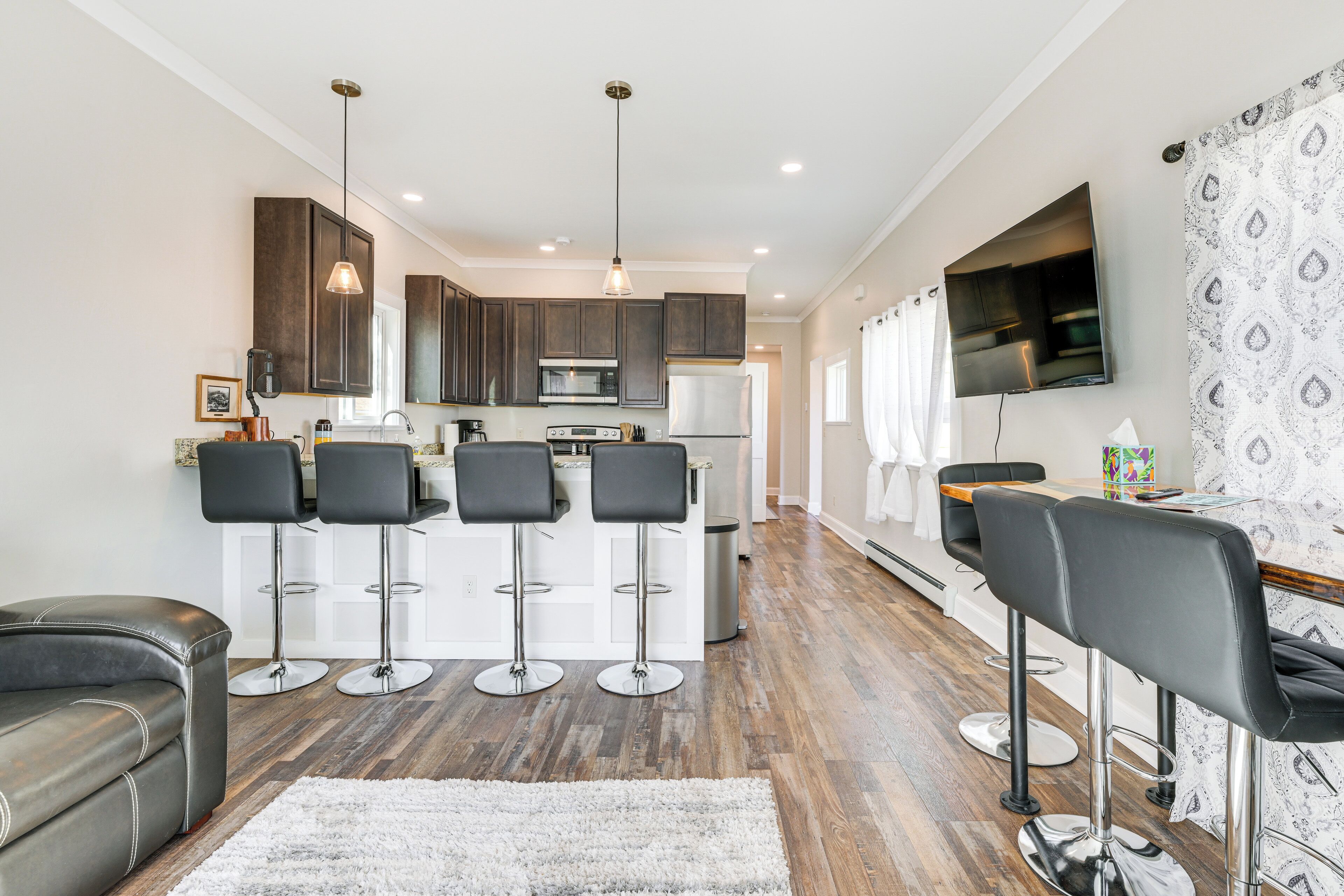 Fridge, microwave, stovetop, dishwasher