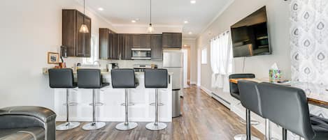 Fridge, microwave, stovetop, dishwasher