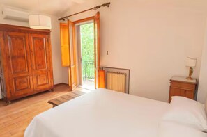 2 dormitorios, tabla de planchar con plancha, Internet y ropa de cama