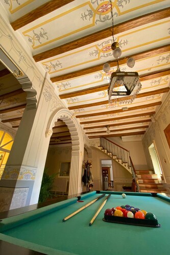 Complete, spacious house, with pool and surrounded by nature