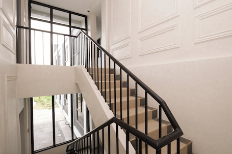 Escaleras. The Quarters by Rosey