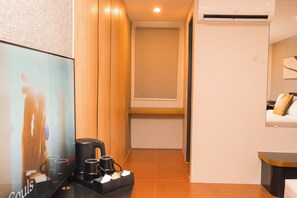 Single Room | In-room safe, soundproofing, free WiFi, bed sheets