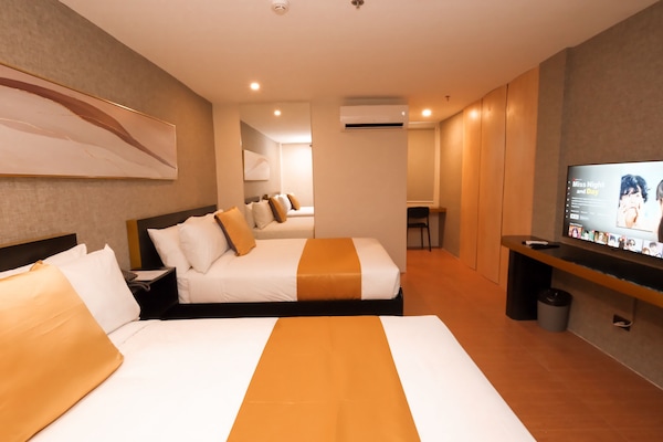 In-room safe, soundproofing, free WiFi, bed sheets