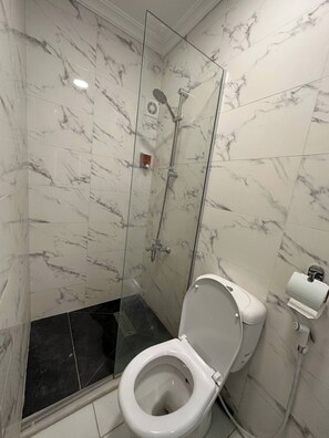 Douche, serviettes fournies