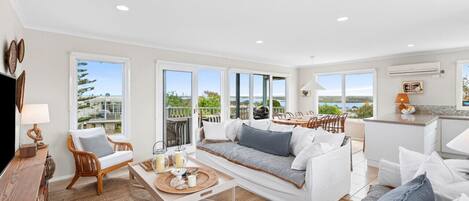 Smart TV, books, stereo