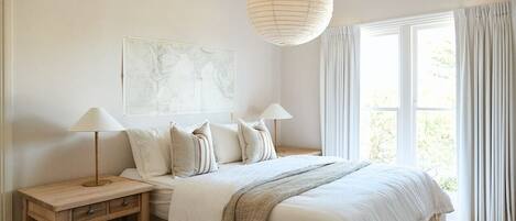 4 bedrooms, WiFi (free), bed sheets