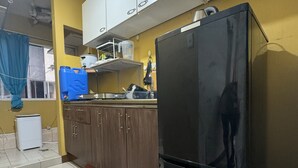 Private kitchen - Charming 1-bedroom condo in front of SM South Mall.  (Las Piñas)