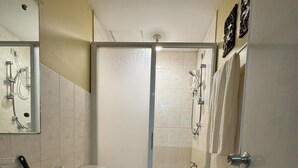 Bathroom - Charming 1-bedroom condo in front of SM South Mall.  (Las Piñas)