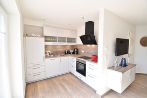 Réfrigérateur, four, plaque de cuisson, lave-vaisselle