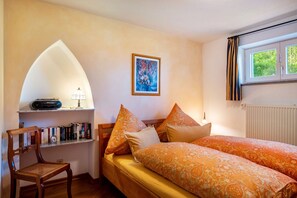 1 bedroom, free WiFi, bed sheets - Holiday Apartment 'Im Sägegässle' with Mountain View, Private Terrace and Wi-Fi (Badenweiler)