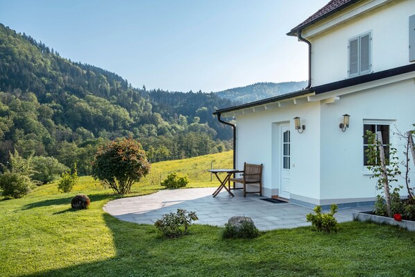 Terrace/patio - Holiday Apartment 'Im Sägegässle' with Mountain View, Private Terrace and Wi-Fi (Badenweiler)
