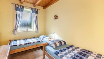 1 bedroom, free WiFi, bed sheets