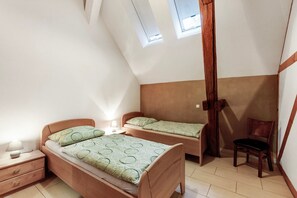 3 bedrooms, free WiFi, bed sheets - Holiday Apartment No. 5 "Kiefer" with Shared Garden and Wi-Fi (Krostitz)