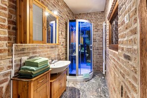 Dusche, Haartrockner, Handtücher