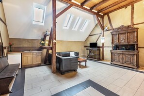 TV, tavolo da ping pong