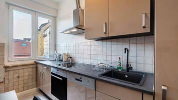 Fridge, dishwasher, cookware/dishes/utensils, spices