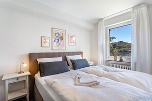 1 bedroom, free WiFi, bed sheets - Holiday Apartments Löwenstein FeWo 3 with Private Terrace, Shared Garden and Wi-Fi (Willingen (Upland))