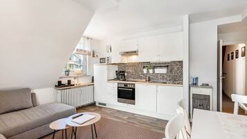 Geladeira, micro-ondas, fogão, cooktop