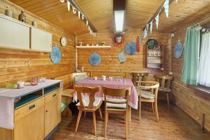 Dining - Apartment 'Tati's Ferienwohnung' with Shared Terrace, Shared Garden and Wi-Fi (Hilchenbach)