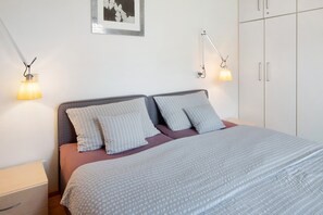 1 bedroom, free WiFi, bed sheets