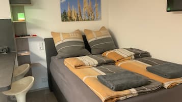 1 bedroom, free WiFi, bed sheets